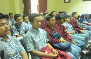 Penyuluhan Hukum Kepada SMA Terpadu Al-Qudwah