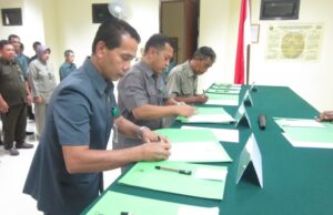 PENANDATANGANAN PAKTA INTEGRITAS SELURUH HAKIM DAN KARYAWAN PN RANGKASBITUNG