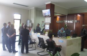KUNJUNGAN WAKIL KETUA PENGADILAN TINGGI BANTEN DALAM RANGKA PEMBINAAN PTSP