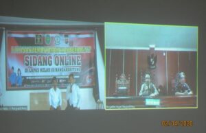 WAKIL KETUA DIDAMPINGI SEKRETARIS PENGADILAN TINGGI BANTEN MEMANTAU PELAKSANAAN SIDANG SECARA ONLINE DI PN RANGKASBITUNG